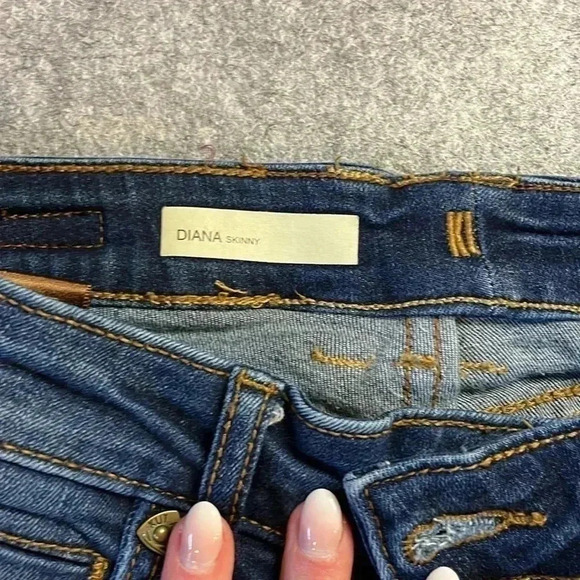 Kut from the Kloth Diana Skinny, Size 2. - Picture 5 of 13